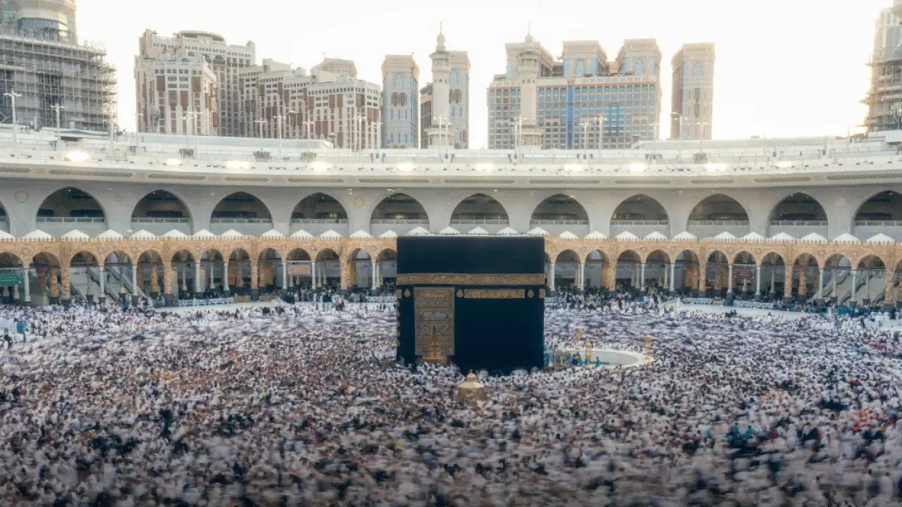 تحذير عاجل للحجاج في موسم 1445 من هذه الرسال المنتشرة بين الحجاج نصب واحتيال انتبه 