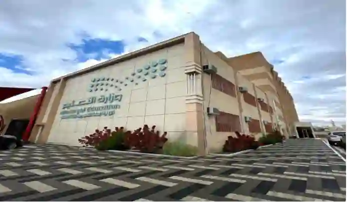 التعليم تعلن إنهاء إجازة المشرفين والهيئتين التعليمية والإدارية والمديرين والمديرات والعودة المبكرة للعمل
