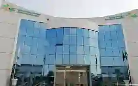 الموارد البشرية تحذر من مخالفات جديدة تسبب وقف تجديد إقامة السودانيين في السعودية 