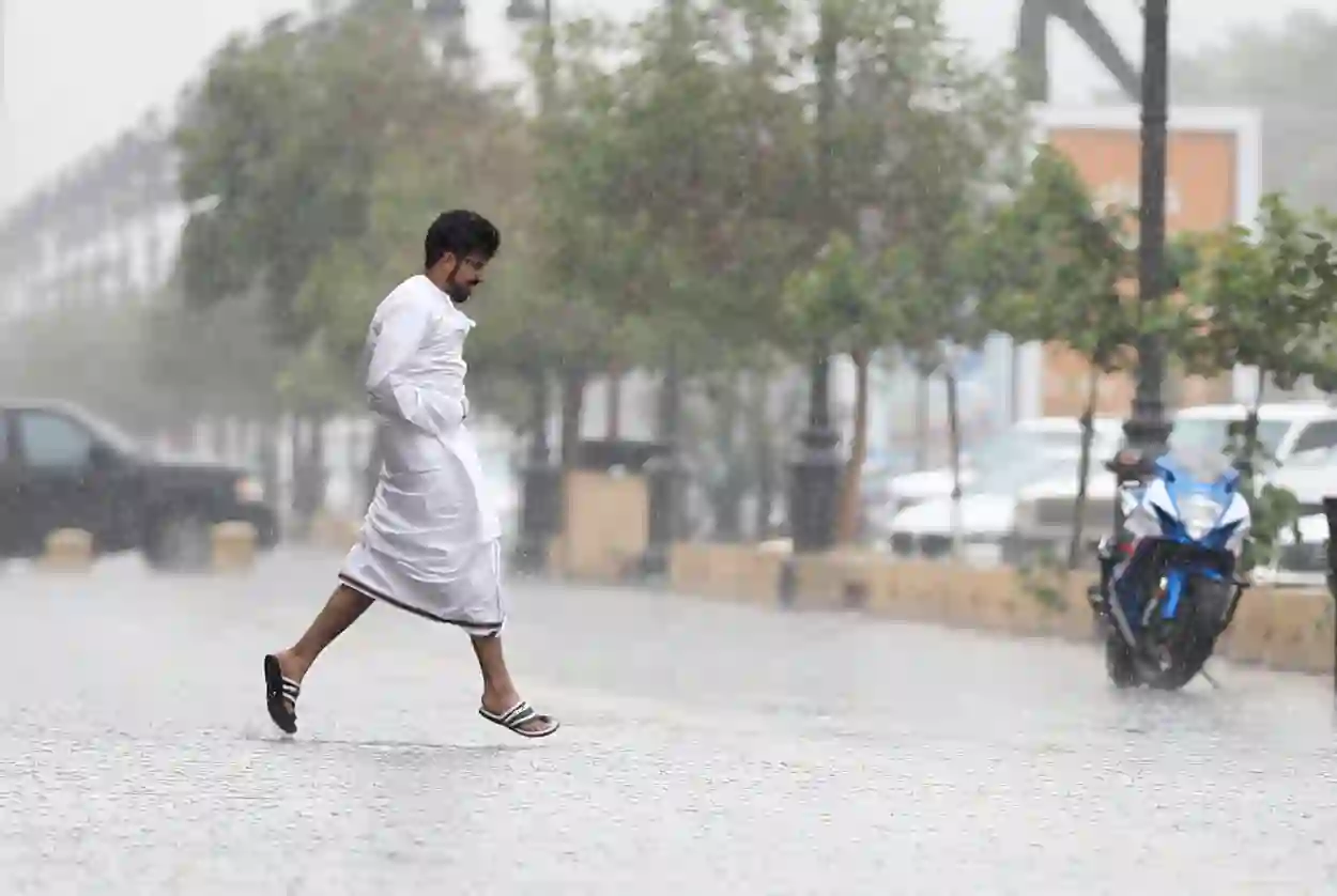 تحذيرات لسكان الرياض من أمطار غزيرة تسبب سيول على هذه الأحياء وتنبيه لسكان مناطق محددة في الرياض بالبقاء في بيوتهم حتى هذا التاريخ