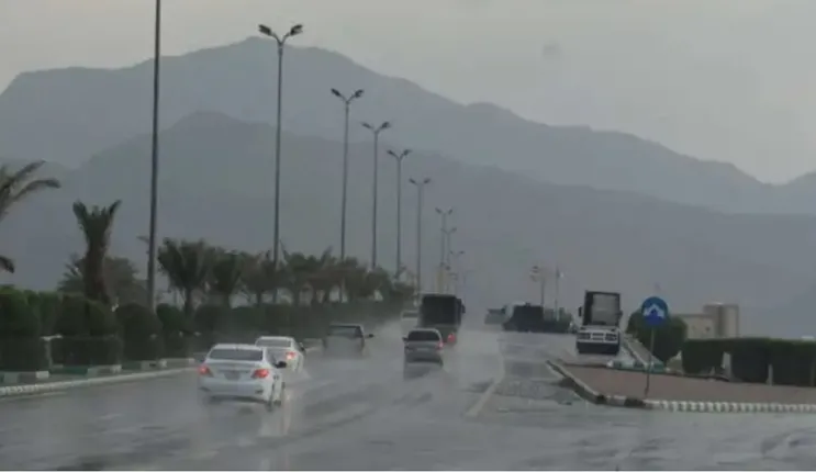 تحذير عاجل من الأرصاد رياح وصواعق وسيول تقطع الطرقات على هذه المناطق في المملكة 