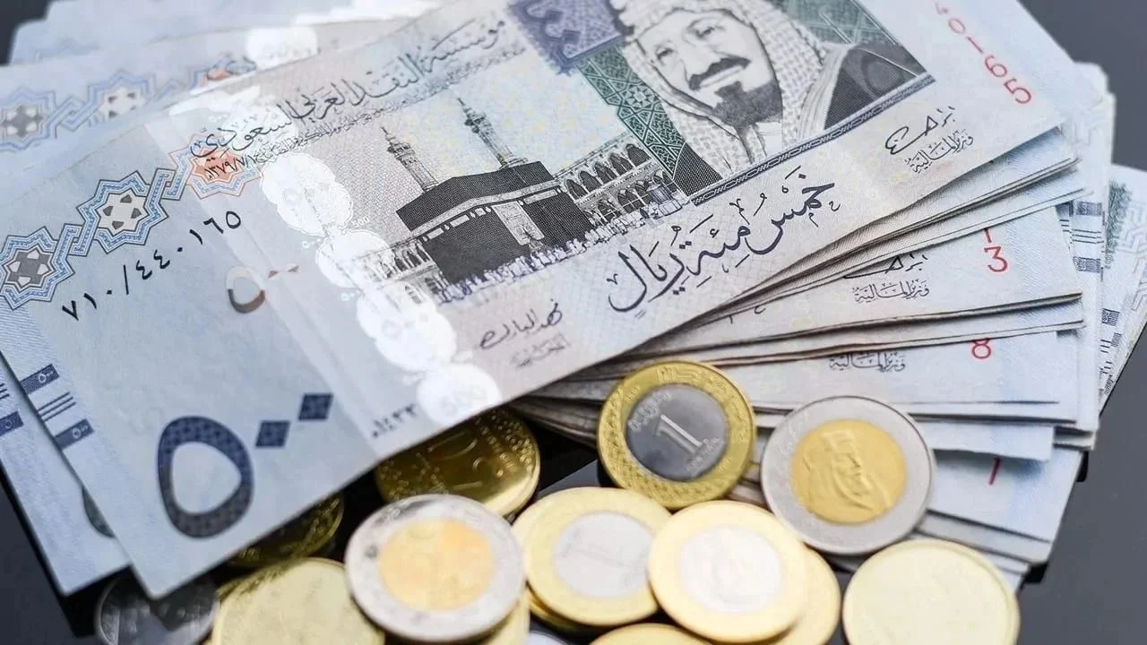 عاجل: انهيار جنوني لسعر الريال السعودي مقابل الجنيه المصري في البنوك وشركات الصرافة وهذا أخر سعر للتحويلات بين السعودية ومصر 