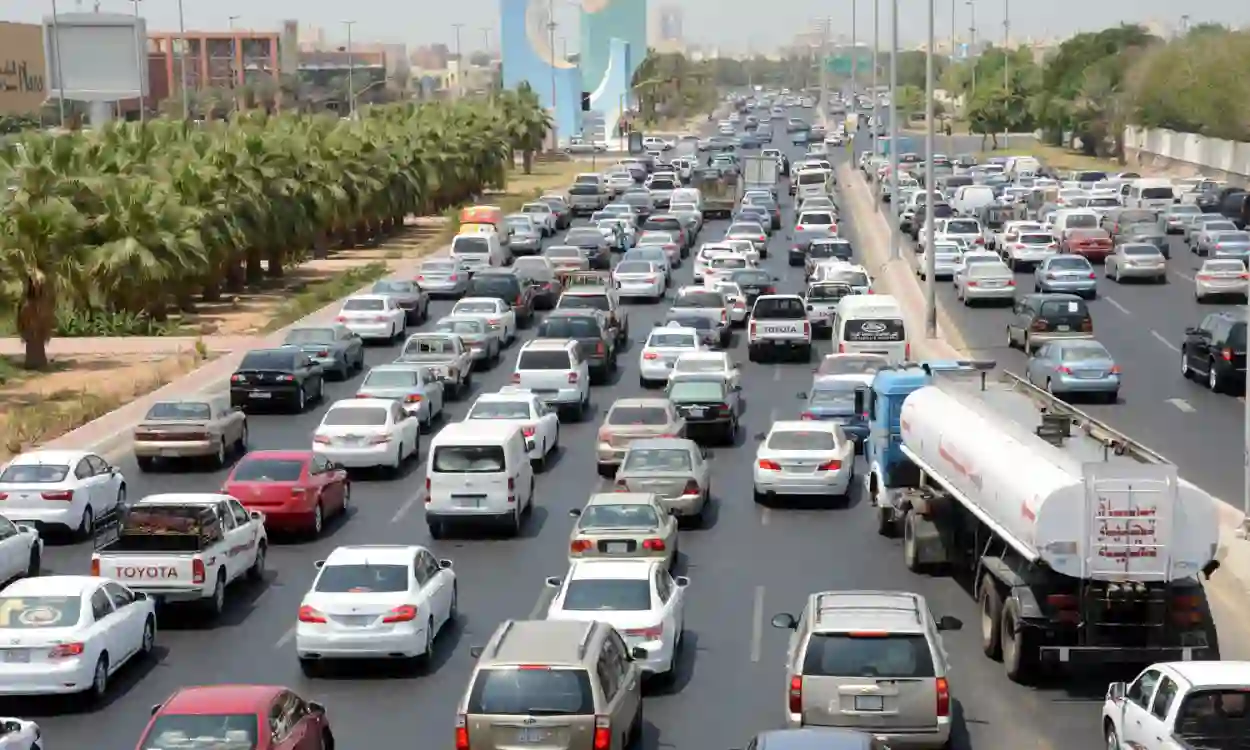  قرارات بتخفيف دوام هذه الفئات من الموظفين في الرياض لتخفيف الزحام المروري والكشف عن الفئات المشمولة وتاريخ بداية تطبيق القرار